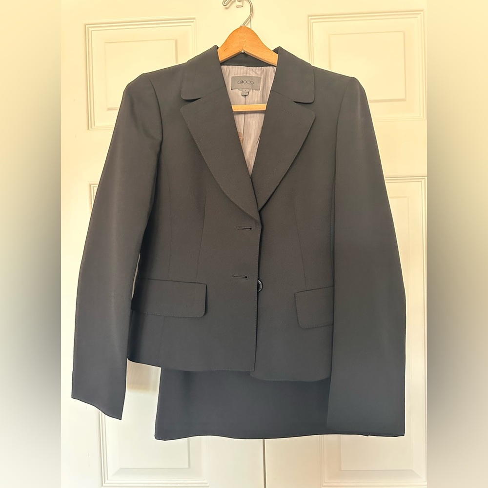 G2000 pleated black skirt suit